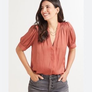 Evereve Roan & Ryan Aubree satin blouse size M